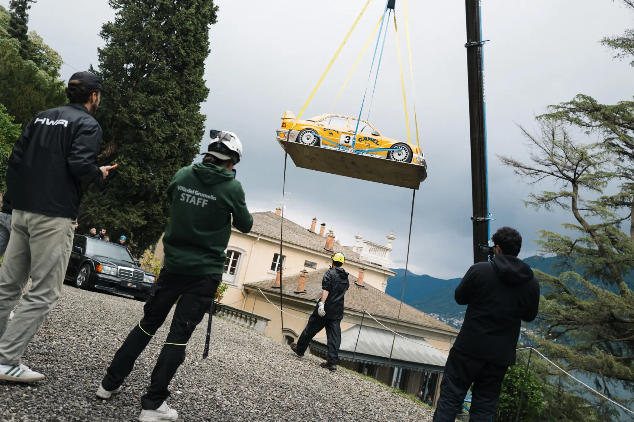 Professionelles Fahrzeughandling bei einem internationalen Event